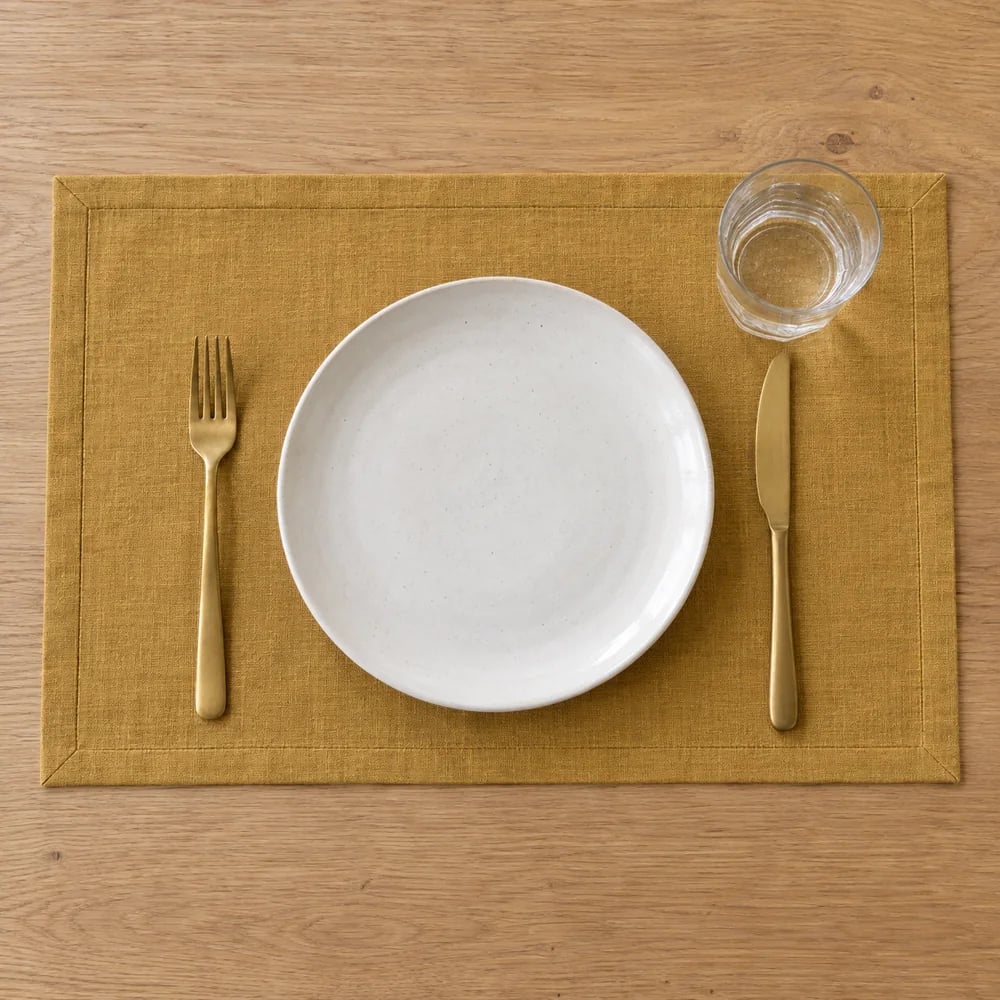 Ochre placemat, hemmed, mitred corners