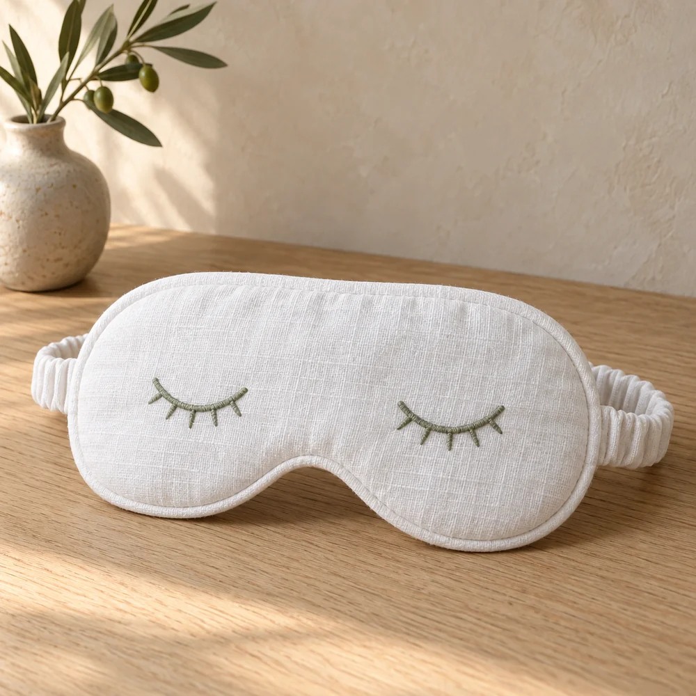 Embroidered mask in white